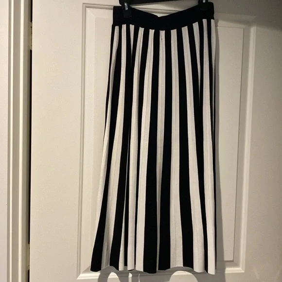 Black and White Striped midi knit Women's Skirt - Picture 3 of 3
